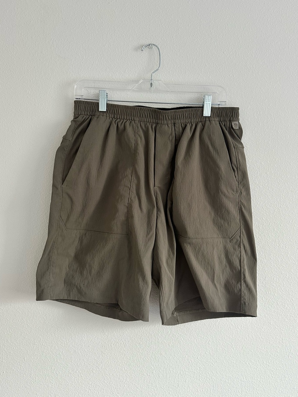 Men’s Lululemon Bowline Woven 8” Inseam Shorts Size L Dark Brown - Picture 2 of 8